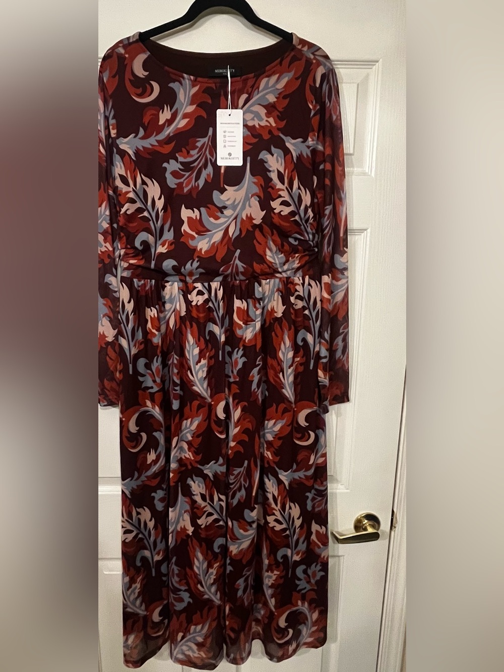 Merokeety Long-Sleeve Burgundy Leaf-Print Midi Dress - Picture 4 of 5